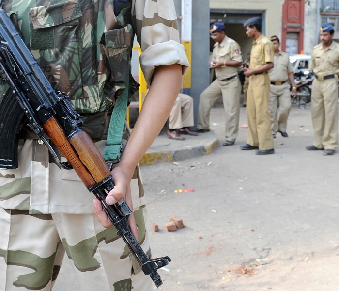 The 26/11 terror attacks had exposed the chinks in the Indian internal security armour. The state government had already been alerted before the attacks, after an intercept between a LeT militant and a suspect in Bangladesh talking about arranging 5 international SIM cards. This was the follow up to the previous warnings that the Taj and Trident were possible targets.(AFP photo)