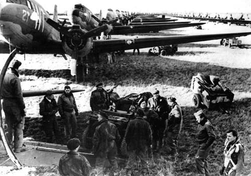<span class="lh16 fa fs12 fb">Allied aircrews work around C-47 transport planes at an unidentified English base in this file photo taken shortly before the D-Day landings in Normandy, France. The C-47's dropped parachutists from the US 82nd and 101st Airborne Divisions behind Utah Beach near Saint-Mere-Eglise 06 June 1944, during the first hours of Operation Overlord. (AFP Photo)</span>