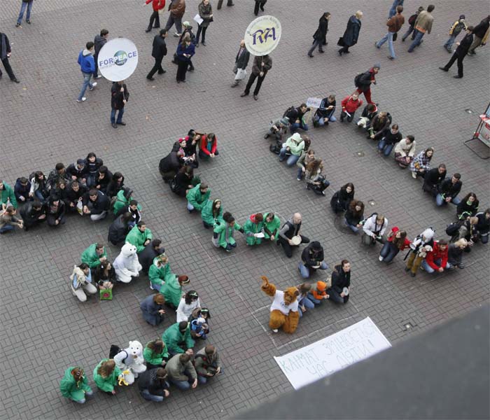 Climate activists form the number 350, representing what scientists say is the safe upper limit for carbon dioxide in the atmosphere, in the center of Kiev, Ukraine to kick off the International Day of Climate Action on global warming.<br />
<br />
As part of a global event, Ukrainians call for keeping carbon dioxide emissions at the safety level of 350 parts per million. (AP)