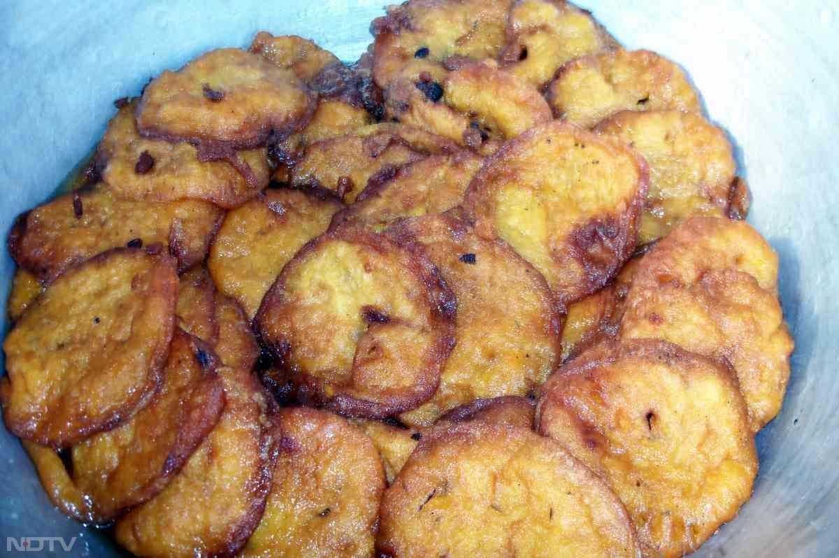 इस मकर संक्रांति आप घर पर मालपुआ बना सकते हैं. इसे बनाना बेहद आसान होता है.