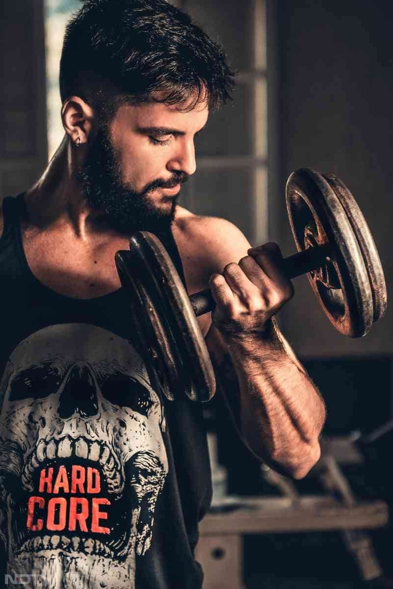 जिम में घुसते ही वेट लिफ्ट&zwj;िंग शुरू ना करें. धीरे-धीरे और ट्रेनर के बताए तरीके से वेट ट्रेनिंग करें. Pic Credit- Pexels