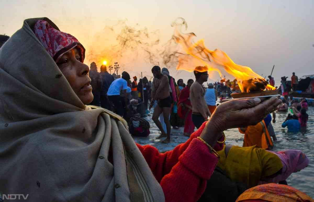 दूसरा प्रमुख स्नान मौनी अमावस्या को होगा, जो 18 जनवरी को पड़ेगी.  मान्यता है कि इन दिन किया गया स्नान व्यक्ति को पापों से मुक्त करता है और मोक्ष की प्राप्ति में सहायक होता है.