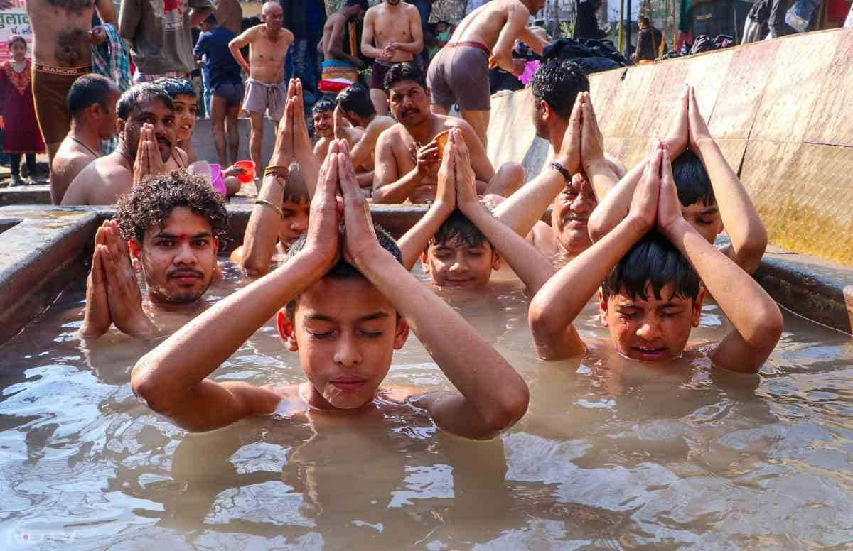 इसके बाद गंगा दशहरा का स्नान 25 मई को होगा. मान्यता है कि इस दिन गंगा स्नान करने से दस प्रकार के पापों से मुक्ति मिलती है.