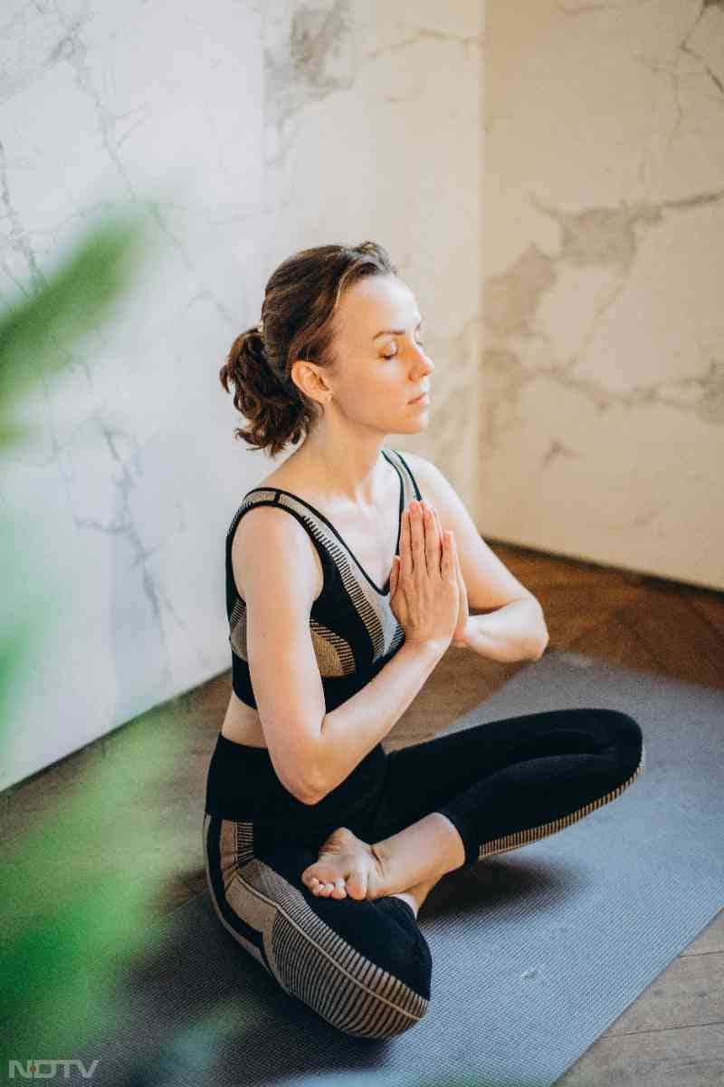 मेडिटेशन करने से सोचने की स्पष्टता आपके दिमाग को युवा रखने में मदद कर सकती है. मेमोरी पॉवर बढ़ती है.  Pic Credit- Pexels