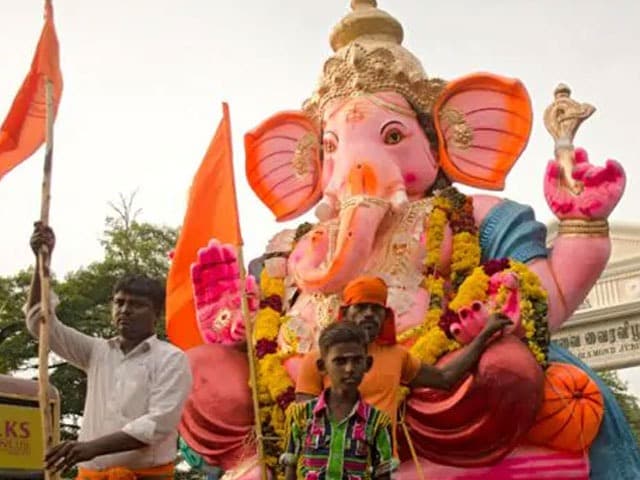 Ganesh Chaturthi is an auspicious festival that is observed across the country. This year it will begin on 10th September and end on 19th September. During the 10-day event, Lord Ganesha is adored, and huge pandals are put up across cities. According to Hindu traditions, it is believed that Lord Ganesha enjoyed feasting on sweets, so it goes on without saying that desserts are a huge part of this festival. So, this year, mark Ganesh Chaturthi celebrations with these yummy treats that you can easily make at home!