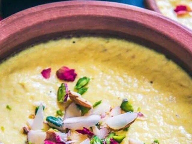 <strong><a href="https://food.ndtv.com/recipe-basundi-1-466093">Click here for recipe</a></strong><br>
Basundi, which is said to be a close cousin of rabri, is a flavorful and aromatic delight that is a favourite choice to make for any holiday meal. It is usually served with hot pooris or just plainly enjoyed.