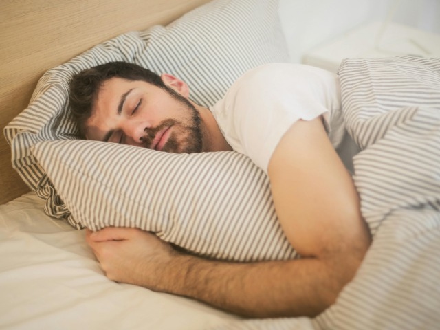 7 टिप्&zwj;स, जिनसे आएगी जल्&zwj;दी और बेहतर नींद