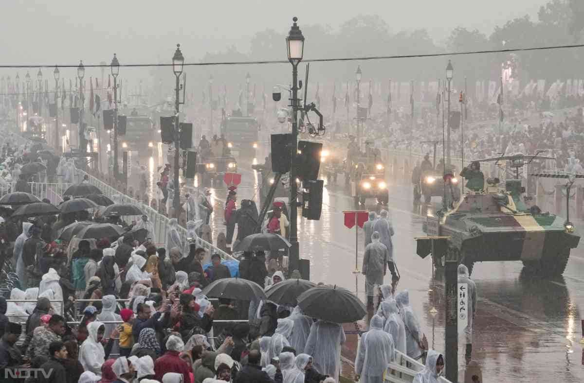 गणतंत्र दिवस परेड में ब्रह्मोस और आकाश मिसाइल प्रणालियों के साथ-साथ कई स्वदेशी हथियारों का प्रदर्शन किया जाएगा.