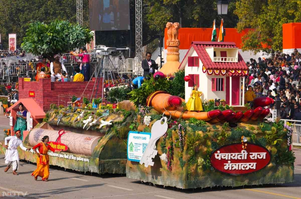 77वां गणतंत्र दिवस... कर्तव्य पथ पर राज्यों और मंत्रालयों की झांकियों में दिखा भारत का दम, देखें तस्वीरें