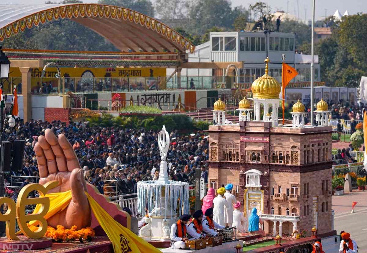 77वां गणतंत्र दिवस... कर्तव्य पथ पर राज्यों और मंत्रालयों की झांकियों में दिखा भारत का दम, देखें तस्वीरें