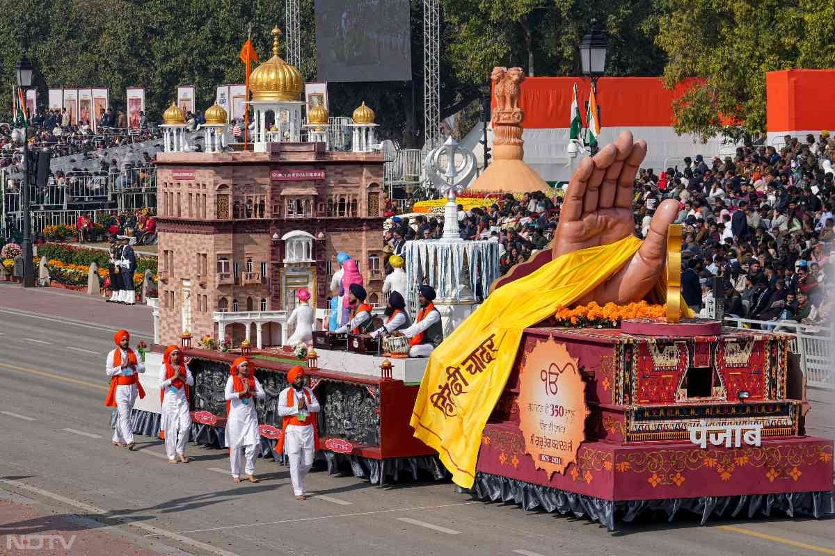 77वां गणतंत्र दिवस... कर्तव्य पथ पर राज्यों और मंत्रालयों की झांकियों में दिखा भारत का दम, देखें तस्वीरें