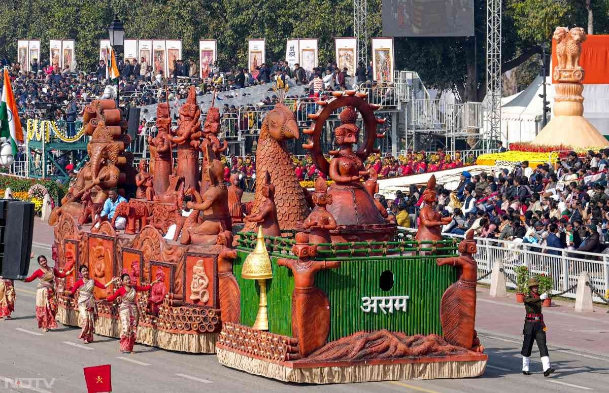 77वां गणतंत्र दिवस... कर्तव्य पथ पर राज्यों और मंत्रालयों की झांकियों में दिखा भारत का दम, देखें तस्वीरें