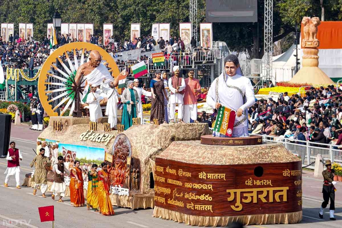 77वां गणतंत्र दिवस... कर्तव्य पथ पर राज्यों और मंत्रालयों की झांकियों में दिखा भारत का दम, देखें तस्वीरें