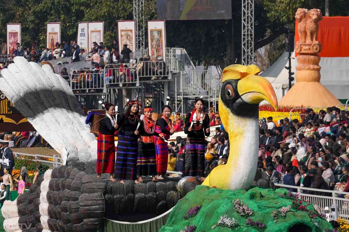 77वां गणतंत्र दिवस... कर्तव्य पथ पर राज्यों और मंत्रालयों की झांकियों में दिखा भारत का दम, देखें तस्वीरें