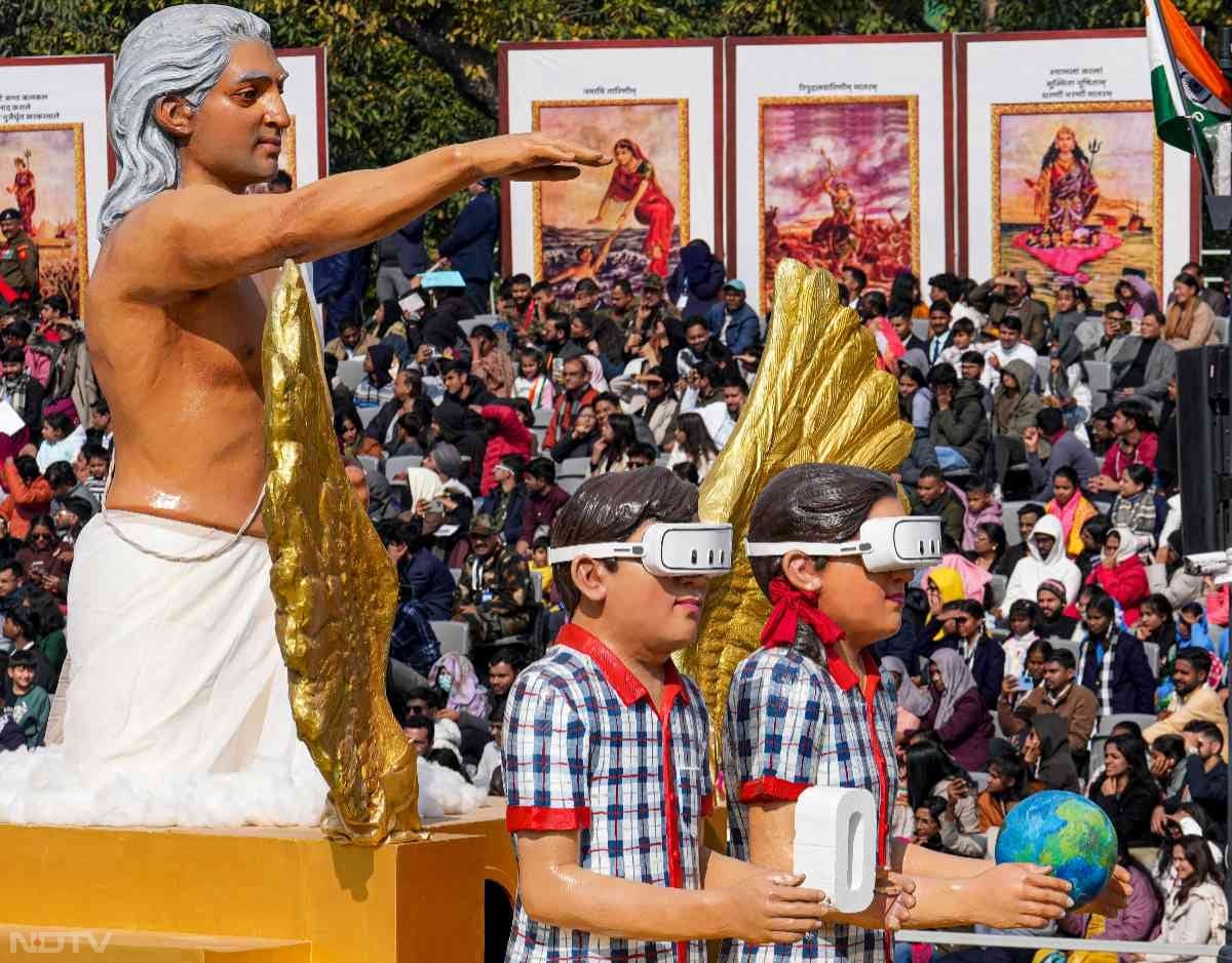 77वां गणतंत्र दिवस... कर्तव्य पथ पर राज्यों और मंत्रालयों की झांकियों में दिखा भारत का दम, देखें तस्वीरें