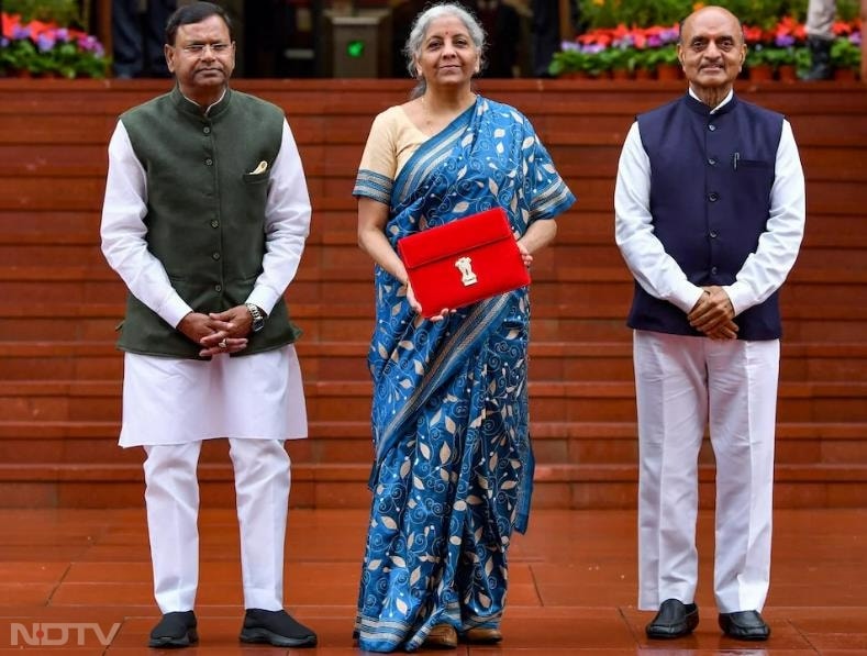 While presenting the interim budget ahead of the Lok Sabha elections 2024, she wore a blue tussar silk saree with kantha handiwork.