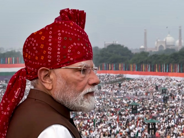 In Pics: लाल किले पर पहली बार गूंजा राष्ट्रगीत, PM मोदी ने Gen-Z के लिए किए ऐलान; देखें 80वें स्वतंत्रता समारोह की झलकियां