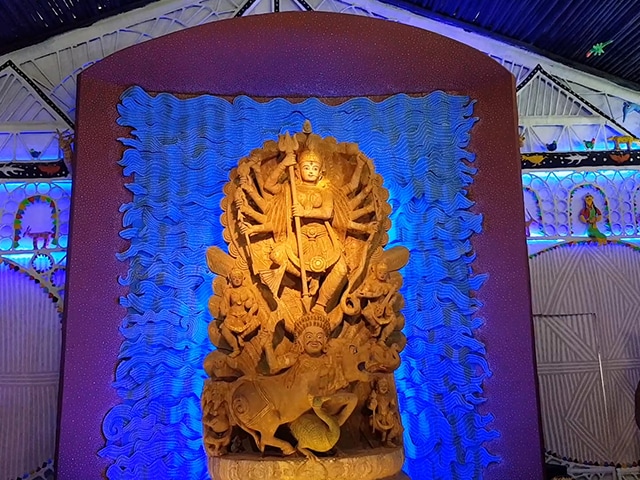 दुर्गा पूजा के इन पंडालों में मां की मूर्तियां है आकर्षण का केंद्र