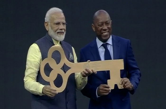 "Welcoming Prime Minister Modi, Houston Mayor Sylvester Turner presented the Key to the City to PM Narendra Modi as the mark of respect, solidarity and long standing India-Houston relationship," tweets Texas India Forum, organisers of "Howdy, Modi!".