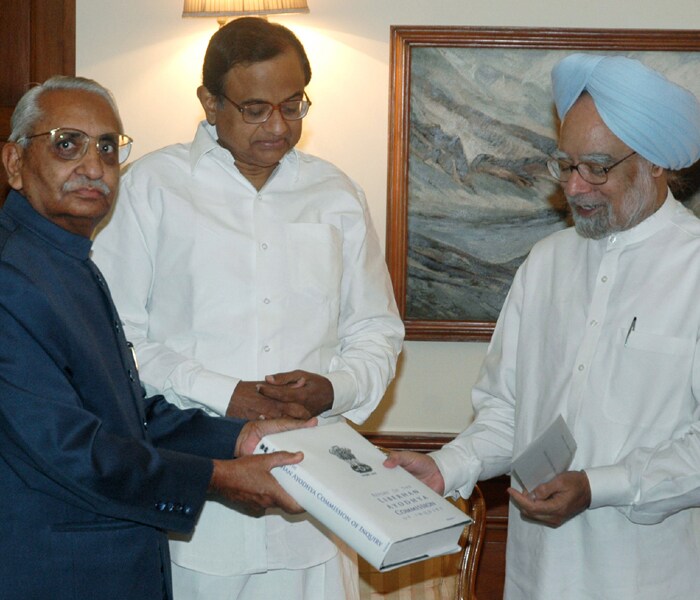 Headed by retired judge M S liberhan, Liberhan Commission was constituted on December 16, 1992,  just 10 days after the demolition of the Babri Masjid in Ayodhya which resulted in nation wide riots between Hindus and Muslims, leaving more than 2,000 people dead.<br><br>The commission was expected to submit its report within 6 months, but after a delay of 17 years and 48 extensions, it was finally submitted on June 30, 2009 and was tabled in Parliament in December. (AFP Photo)