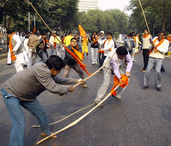 Angered by the demolition, Indian Muslims came out on the streets and started protesting. In Mumbai, to control such riots, the police openend fire and shot dead many people. What was an utter chaos, the reactions resulted in many lost lives, burning roads, damage to public property, furthur demolition of temples by angry Muslims and attacks on other mosques by retaliating Hindus. (AFP Photo)
