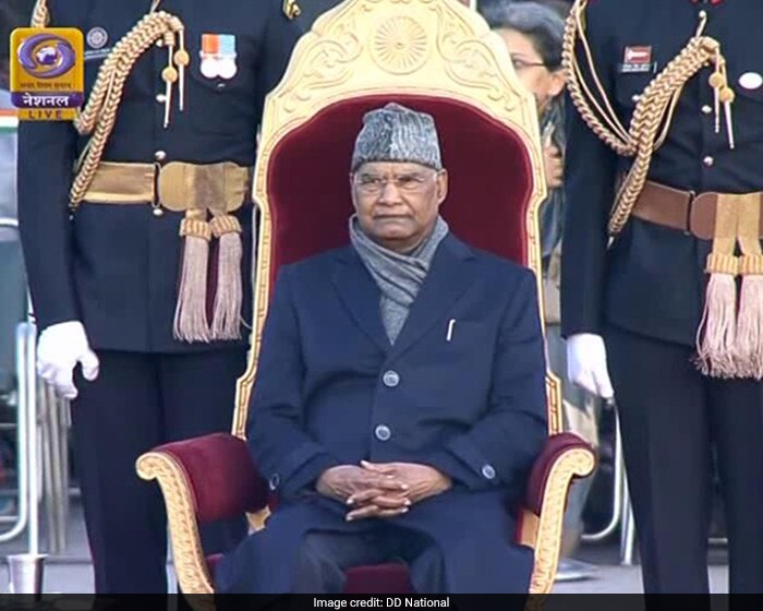 बीटिंग रिट्रीट समारोह भारत के राष्ट्रपति के आगमन के साथ शुरू होता है.