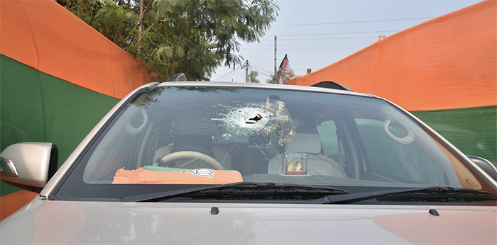 A vehicle of BJP National President JP Nadda's convoy damaged after stone-pelting by alleged TMC activists at Sirakal near Diamond Harbour, in South 24 Pargana, Thursday, December 10, 2020. (PTI)