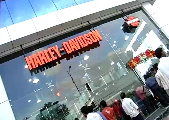 Harley-Davidson, the USA-based heavyweight bike maker opened its first dealership outlet in the country in Hyderabad on Friday.<br><br>Though the company has identified dealers in Delhi, Mumbai, Chandigarh and Bangalore, the outlet in Hyderabad - Banjara Harley-Davidson - became the first to start operations. (NDTV Photo)