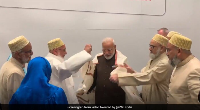 The Dawoodi Bohra community welcomed PM Modi in Houston. They recalled PM Modi's visit to Indore last year to attend a programme of their community.