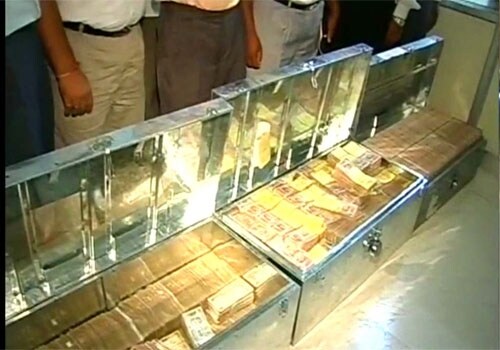 <span class="lh16 fa fs12 fb"><strong>The 23 crore haul:</strong> In a major crackdown by Income Tax officials in Jaipur, a huge haul of nearly Rs 23 crore of unaccounted black money was recovered from a vice president of the Vishwa Hindu Parishad (VHP), Damodar Modi, on Wednesday. (NDTV)</span>