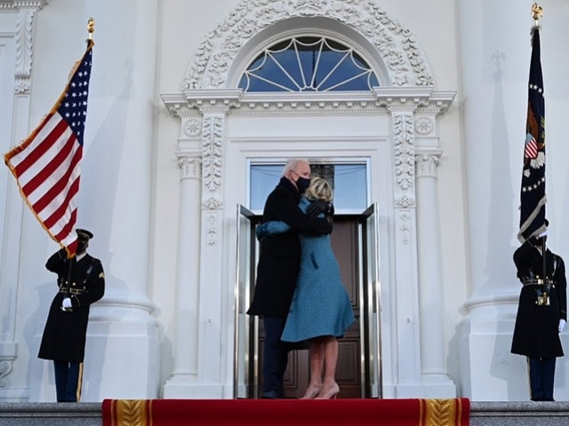 Photo : परिवार के साथ व्हाइट हाउस पहुंचे अमेरिकी राष्ट्रपति जो बाइडेन