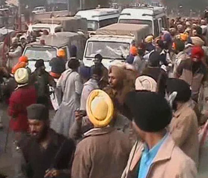 The policemen, including Deputy Superintendent of Patran in Patiala district, sustained injuries in the clash in which police used batons and teargas to quell the protestors.