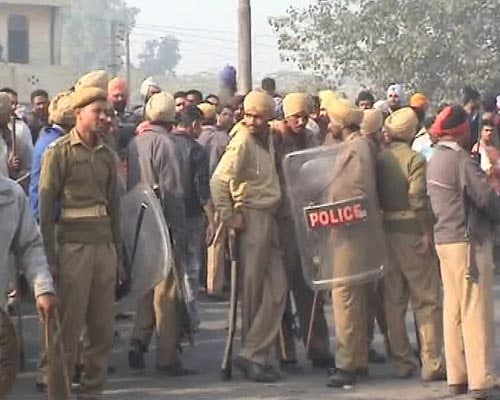 They also blocked railway tracks, disrupting rail traffic between Ludhiana and Amritsar. (NDTV Photo)