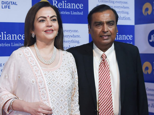 Photo : Mukesh Ambani's Family Time At Reliance Annual General Meeting