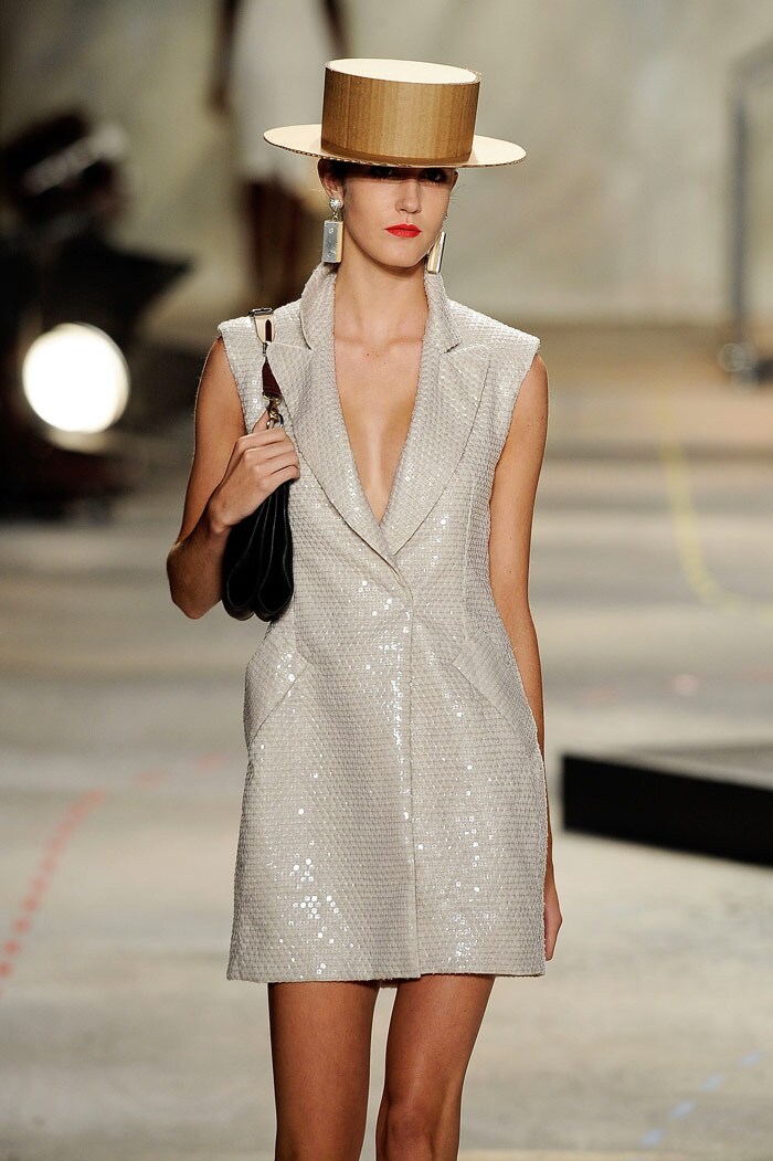 A model walks the runway at Isaac Mizrahi Spring 2010 fashion show at Bryant Park on September 17, 2009 in New York, New York. (Pic: AFP)