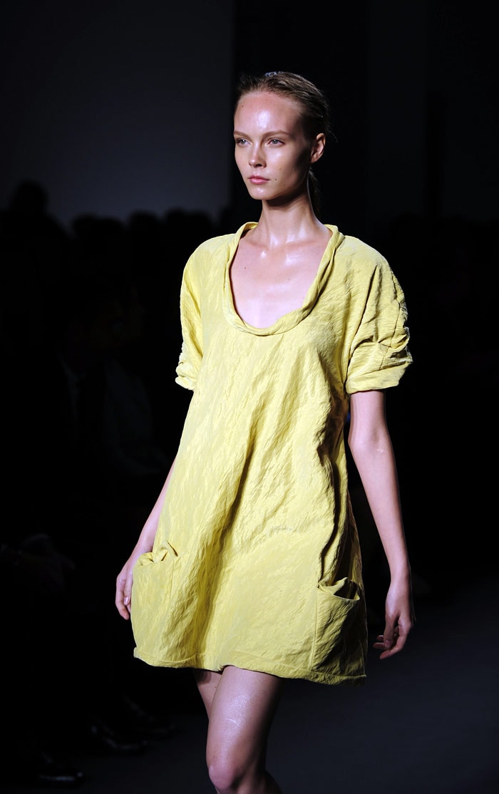 A model displays creation by designer Calvin Klein during the Spring/Summer 2010 Mercedes-Benz Fashion Week on September 17, 2009 in New York. (Pic: AFP)