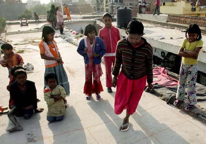 <span class="lh16 fa fs12 fb">Children play on top of their house in Nithari village in Noida, the site of Moninder Singh Pandher's home, labelled as the &quot;house of horrors&quot;. (AFP Photo)</span>