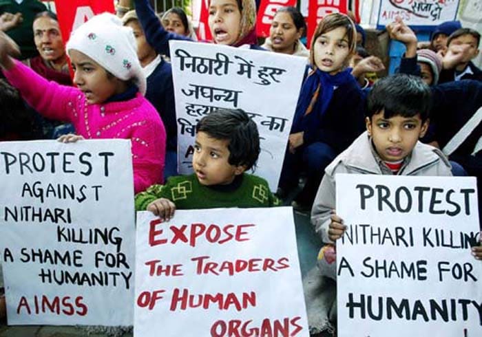 <span class="lh16 fa fs12 fb">Children hold placards as they take part in a protest on January 11, 2007 against the serial killings of children at Noida. Moninder Singh Pandher and Surender Koli, Pandher's domestic help were brought back on January 11 from Gandhinagar in Gujarat after they were subjected to a narco-analysis test.<br />
<br />
Police had on December 29, 2007 recovered skulls and human remains from a drain behind Pandher's residence unearthing the serial killing of children and women.(AFP Photo)</span>