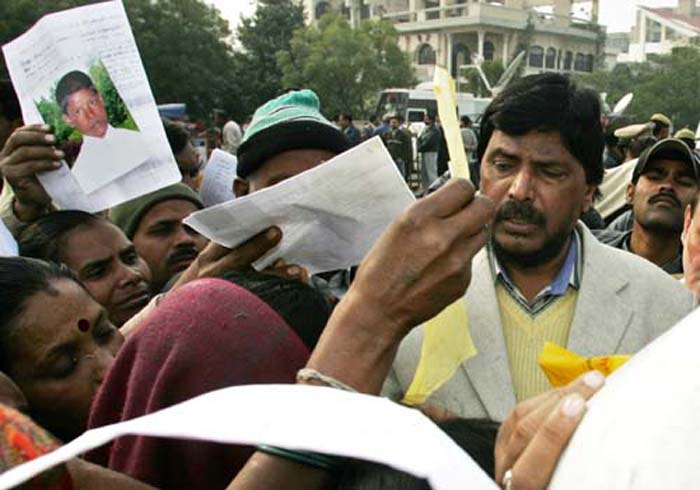 <span class="lh16 fa fs12 fb">Leader of the Republican Party of India, Ramdas Athvale (C) listens to the grievances of relatives of the missing children in Noida, a suburb of New Delhi on January 9, 2007, near the house of Moninder Singh Pandher. (AFP Photo)</span>