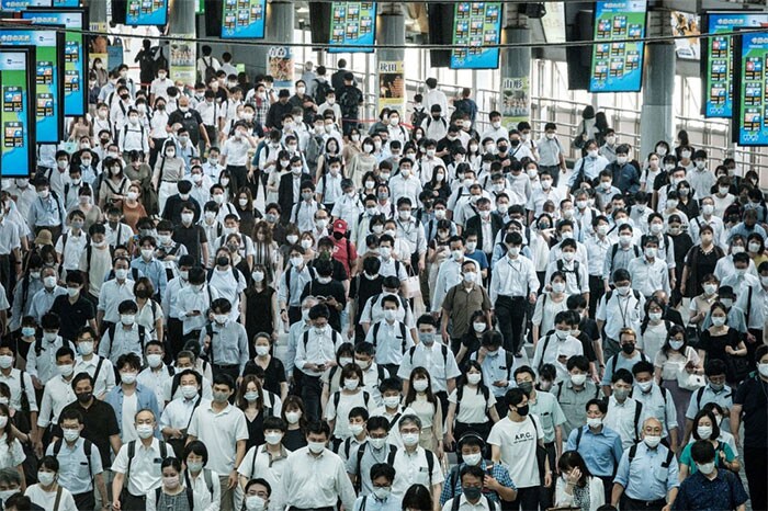 A crowded train station in Tokyo, a day after the city reported a record 2,848 new daily cases of Covid-19 coronavirus.