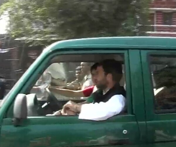 Rahul Gandhi will leave for New Delhi on Friday evening, while Priyanka will stay overnight at the Sanjay Gandhi Hospital guesthouse and leave on Saturday.<br><br>The Special Protection Guards providing security cover to the two have taken charge at the guesthouse.