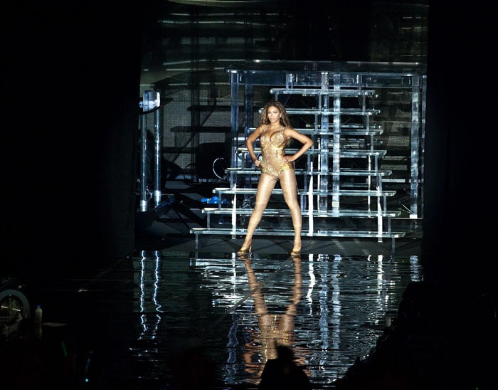 <font size="2">Singer Beyonce performs at the F1 Rocks concert on Saturday Sept. 26, 2009, in Singapore. (AP Photo/Joan Leong)</font>