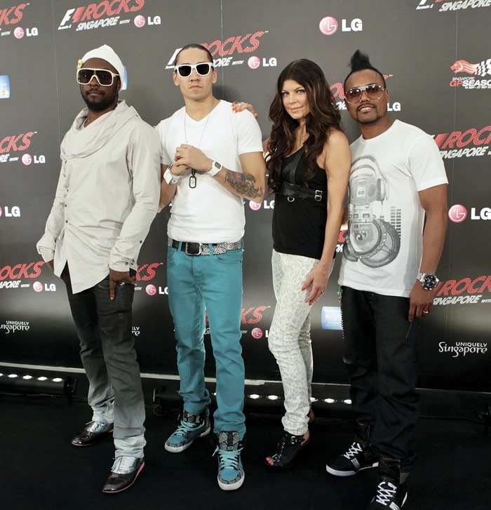 <font size="2">Hip hop music group The Black Eyed Peas members, will.i.am, from left, Taboo, Fergie and apl.de.ap, pose for photos at the F1 Rocks concert on Saturday Sept. 26, 2009 in Singapore. (AP Photo/Joan Leong)</font>