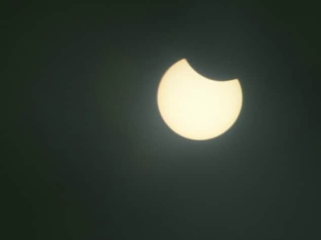 तस्वीरों में  देखें अलग-अलग जगहों पर कैसा दिखा सूर्य ग्रहण का नजारा