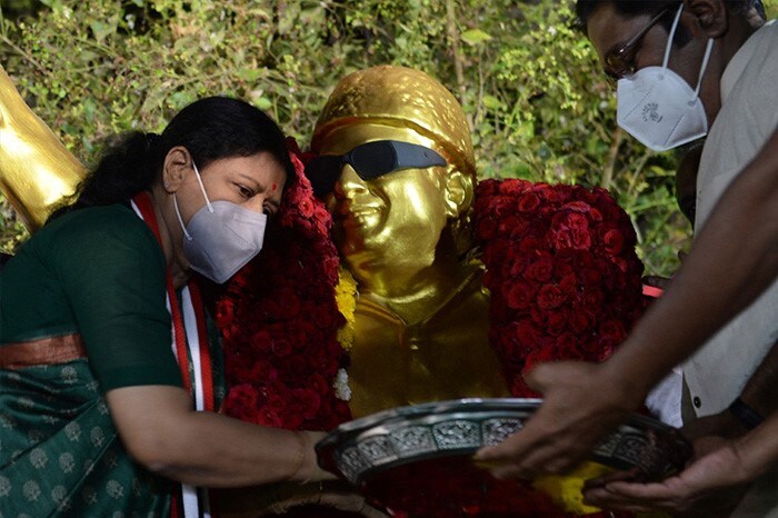 VK Sasikala pays homage at the statue of AIADMK party founder M.G. Ramachandran in Chennai.