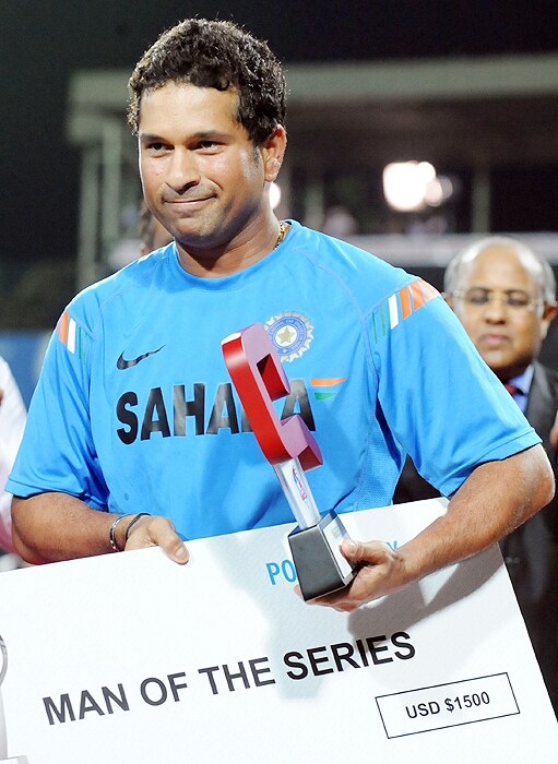 India's Sachin Tendulkar takes Man of The Series and holds the trophy after victory in the in the Tri-Nation Championship trophy final ODI match against Sri Lanka at the R. Premadasa Stadium in Colombo on Monday. (AFP Photo)