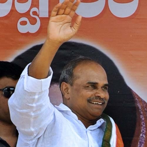 <span class="lh16 fa fs12 fb">Known as the farmers' Chief Minister, YSR Reddy was a medically qualified doctor who was active in politics since his student days. He is survived by his wife, son and a daughter. (AFP Photo)</span>