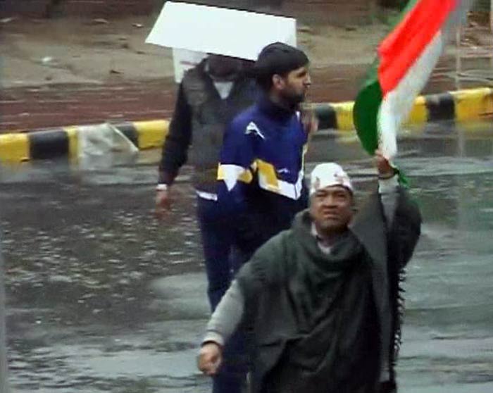 Aam Aadmi Party supporters are braving the cold and the rain to show their support to Arvind Kejriwal and his ministers who have been on an indefinite dharna since yesterday, protesting against the Centre and the city's police demanding suspension of policemen involved in the Khirki village case.