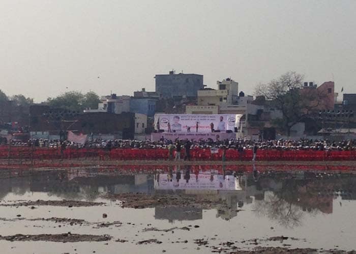 In Kanpur, he is also expected to meet leaders from the business community and social organisations.<br><br>Seen here, the Ram Lila Ground, which is the venue of the rally.<br><br><b>
<i>Full Coverage: <a href="http://www.ndtv.com/elections" >Elections 2014</a></b></I>