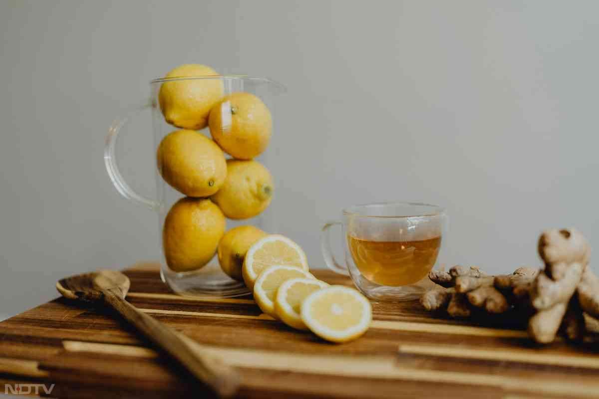 अदरक नींबू पानी शरीर को डिटॉक्स करने में सहायक होता है.